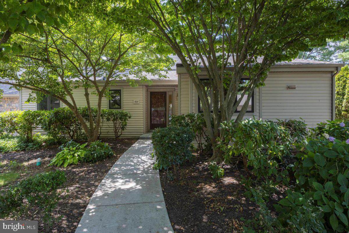 464 Eaton Way - Photo 1