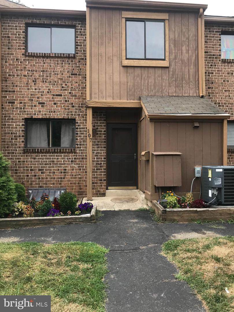 107 Larchwood Court - Photo 1