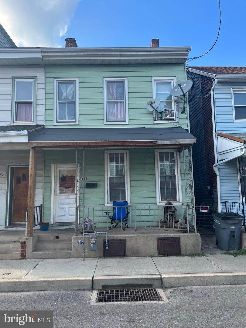 825 Scull Street - Photo 1