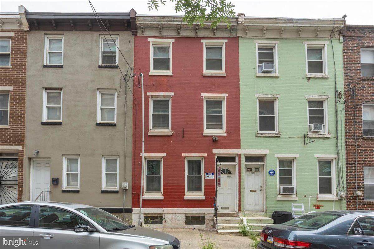 1713 Thompson Street - Photo 1