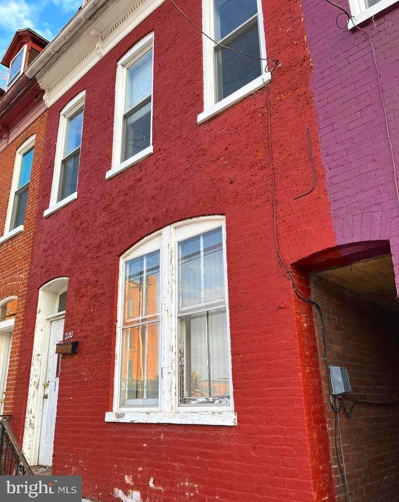 220 Boundary Avenue - Photo 1