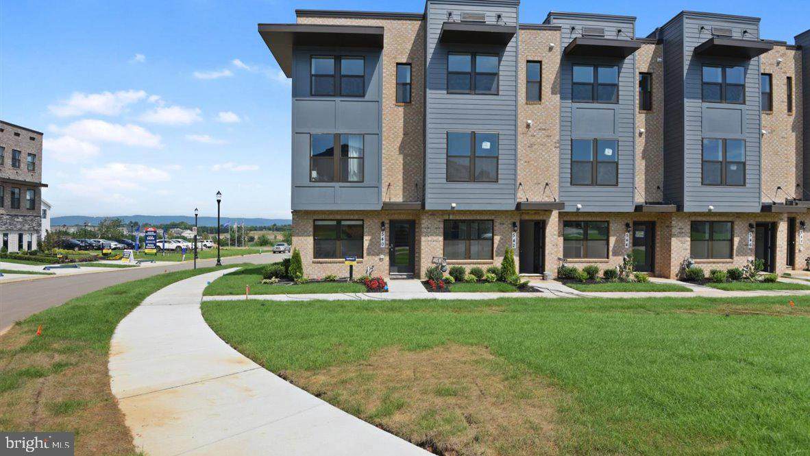 560 Banquet Lane - Photo 1