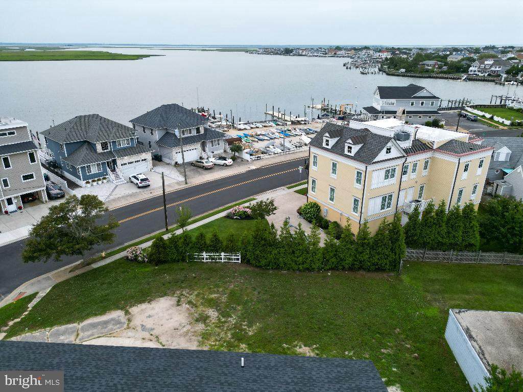 1018 Bayshore Avenue - Photo 1