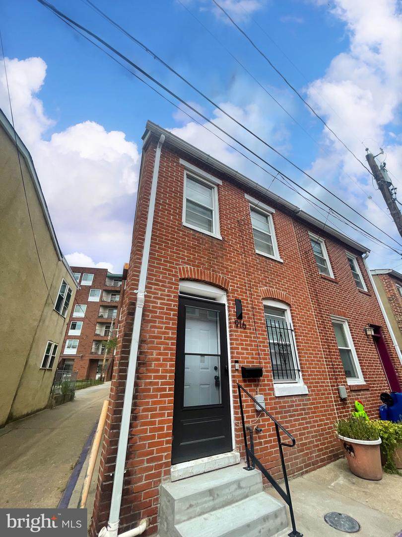916 Bevan - Photo 1