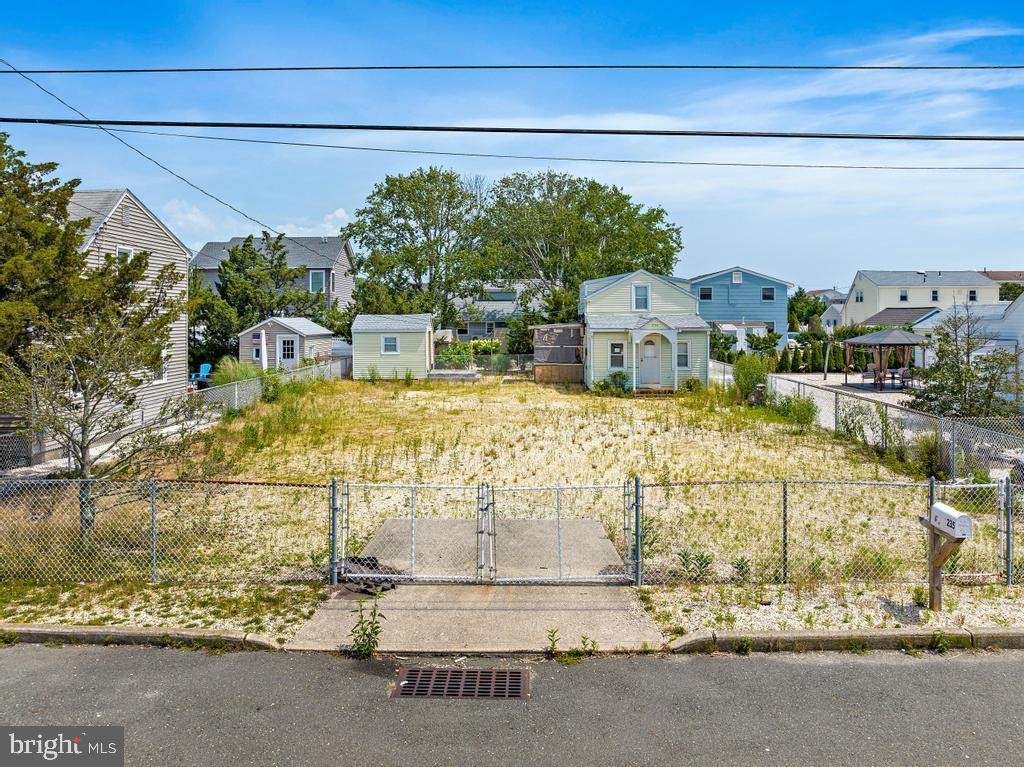 235 13TH Street - Photo 1