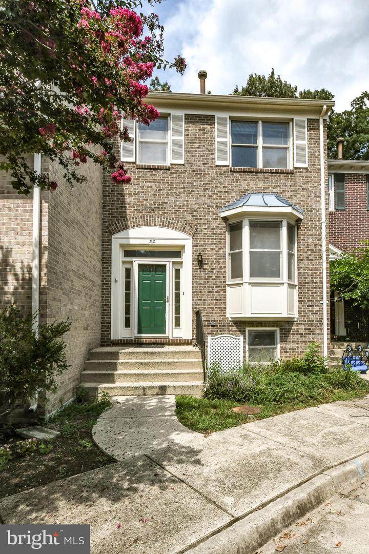 32 Carriage House Circle - Photo 1