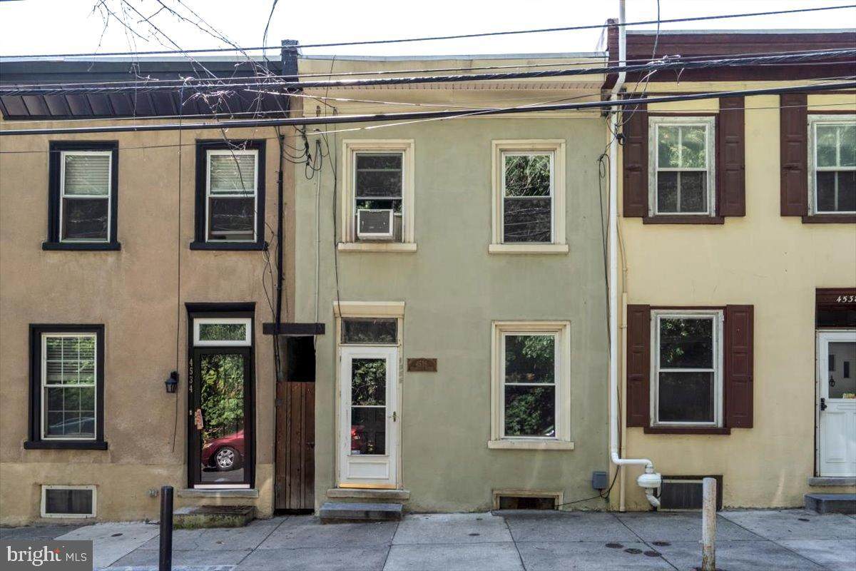 4536 Silverwood Street - Photo 1