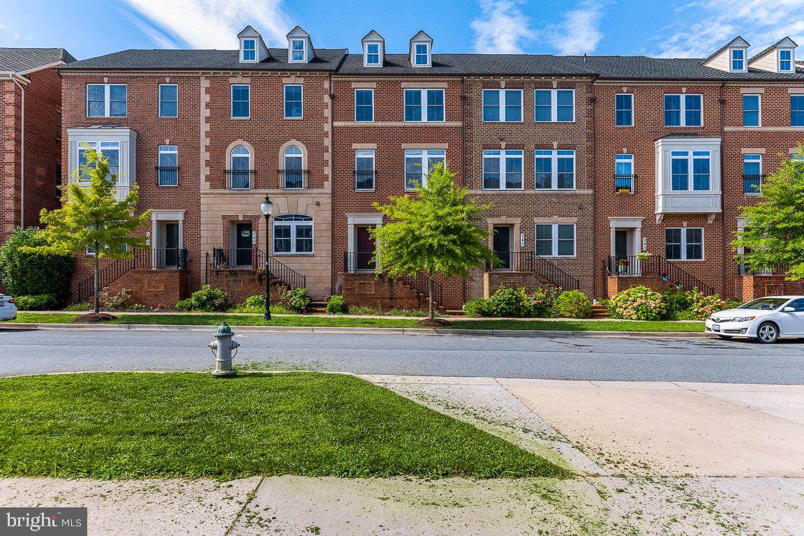 351 Parkview Avenue - Photo 1