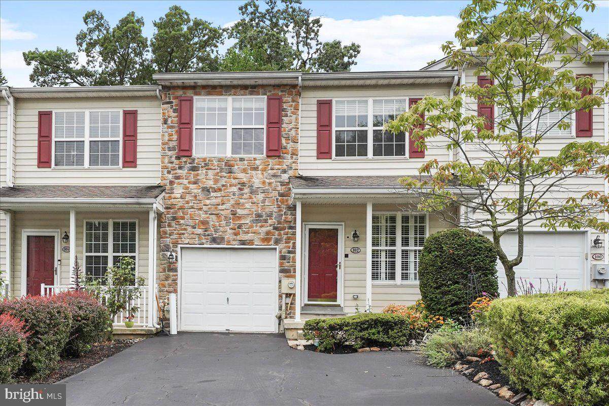 102 Avon Court - Photo 1
