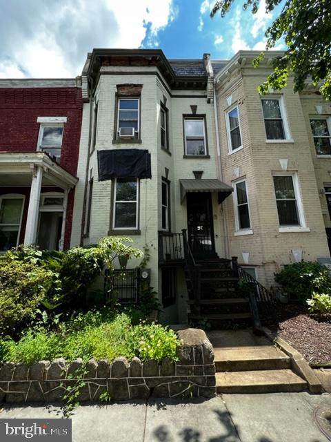 915 10TH Street - Photo 1