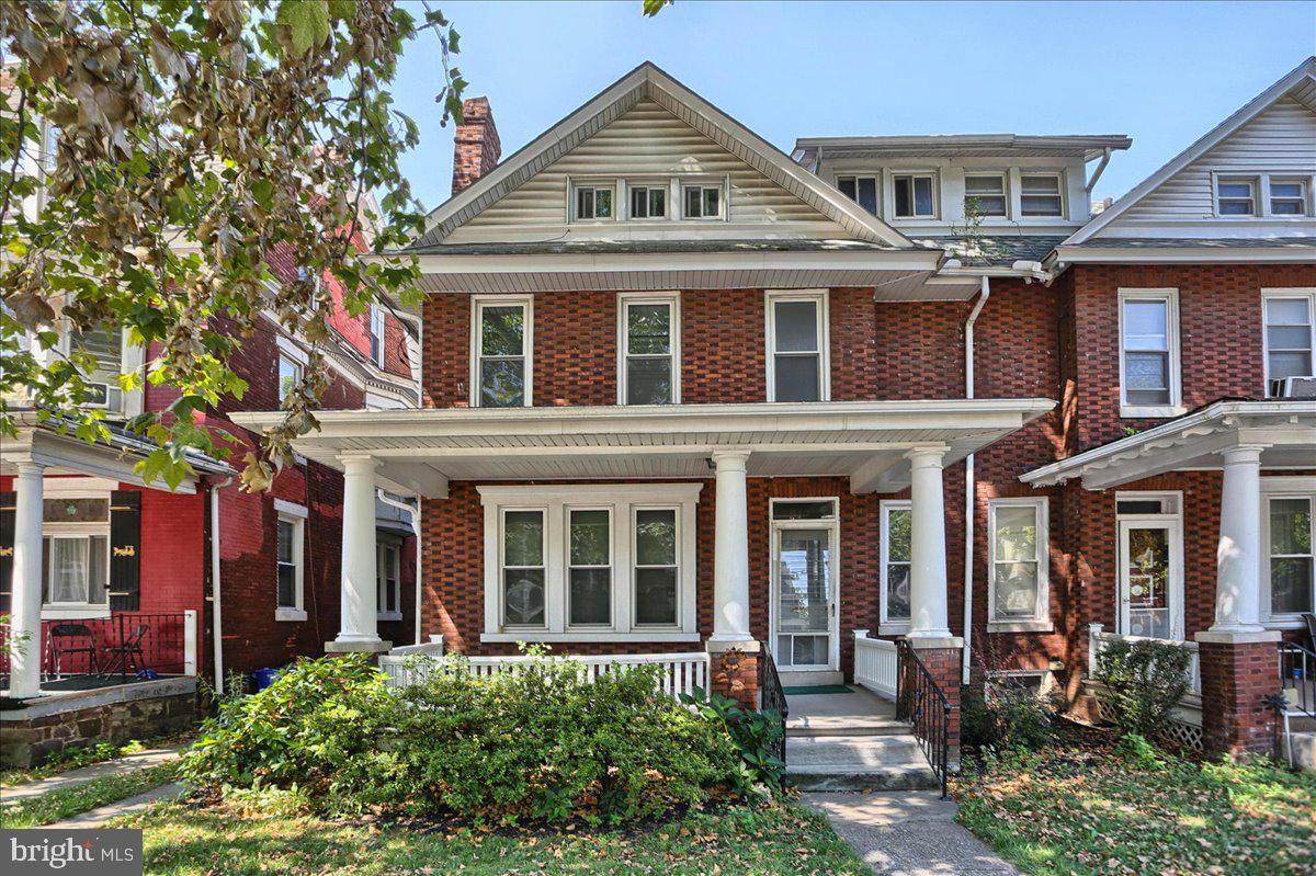 612 17TH Street - Photo 1