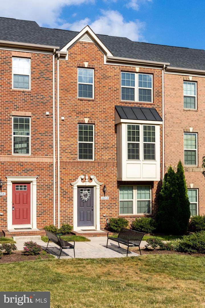 4658 Hudson Street - Photo 1