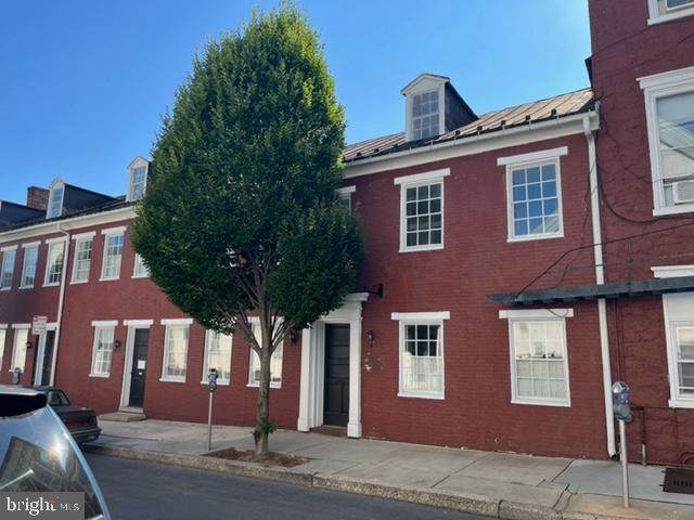 1 Irvine Row - Photo 1