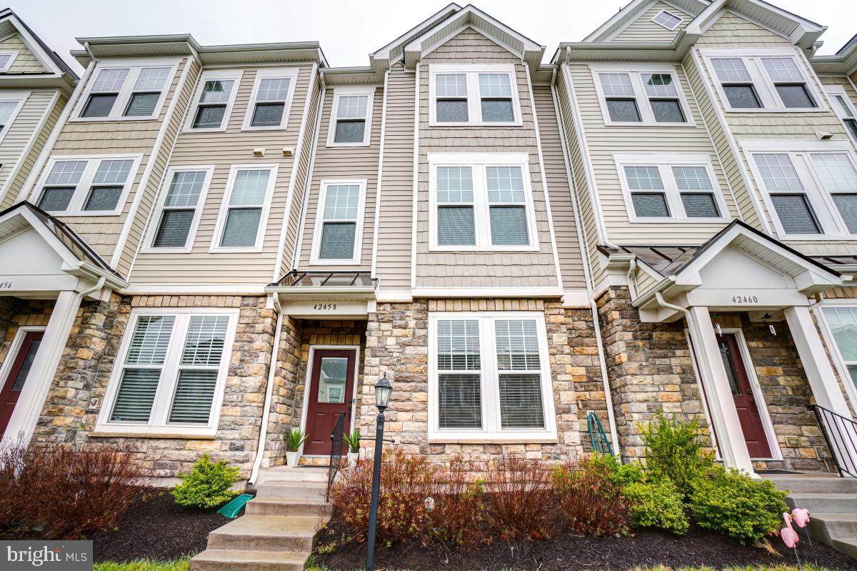 42458 Benfold Square - Photo 1