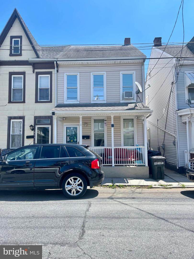 464 4TH Street - Photo 1