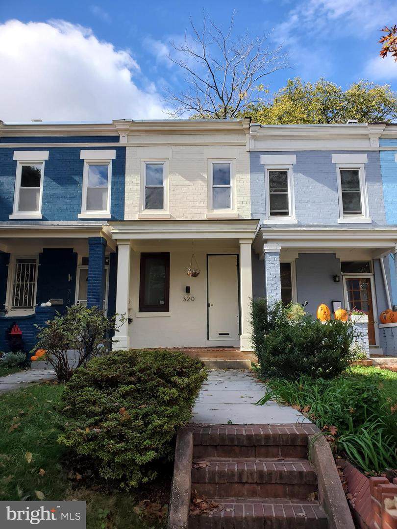 320 14TH Street - Photo 1