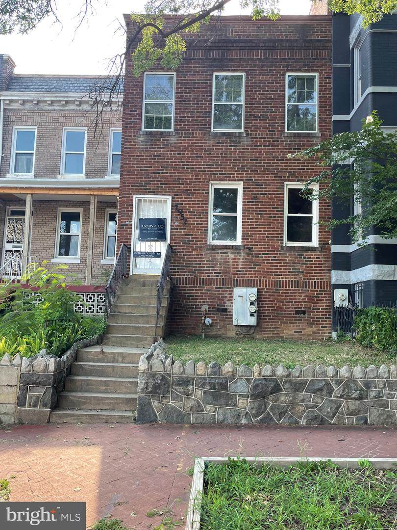1952 2ND Street - Photo 1