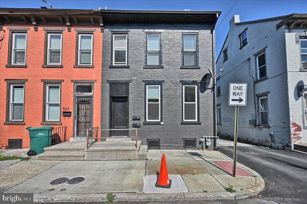 522 10TH Street - Photo 1