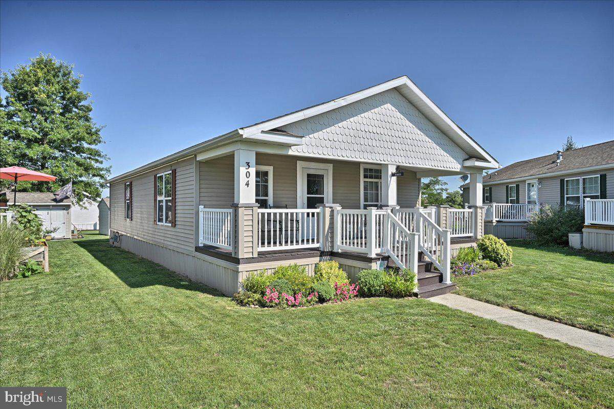304 Summers Drive - Photo 1