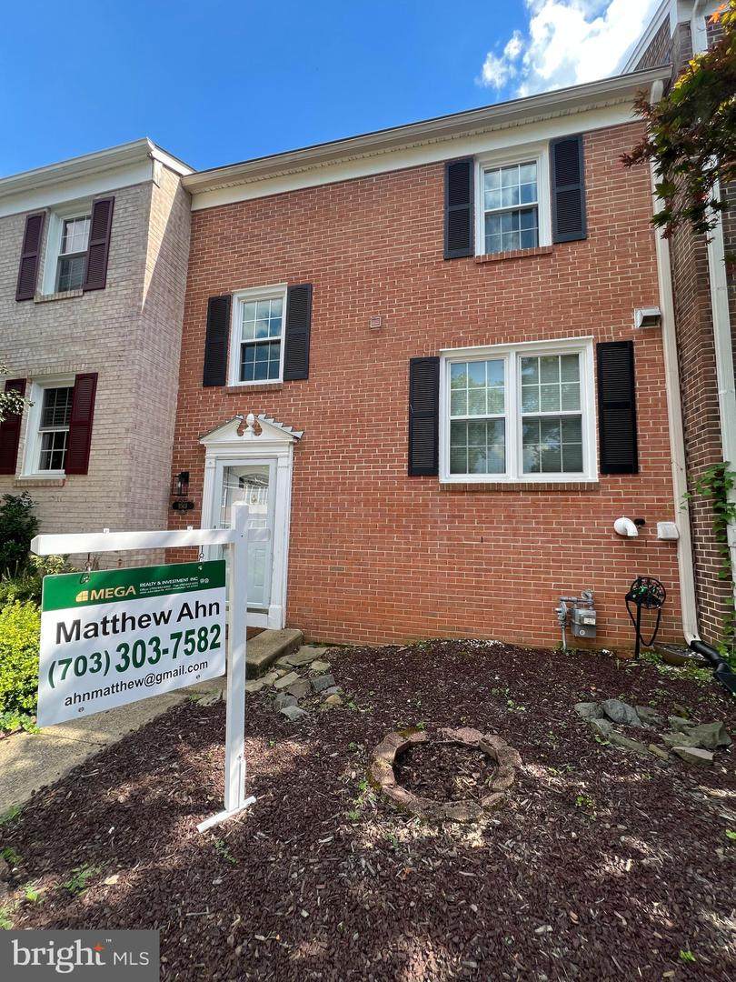 9513 Burdett Road - Photo 1