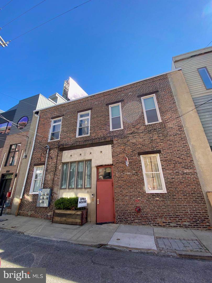 813 Hancock Street - Photo 1