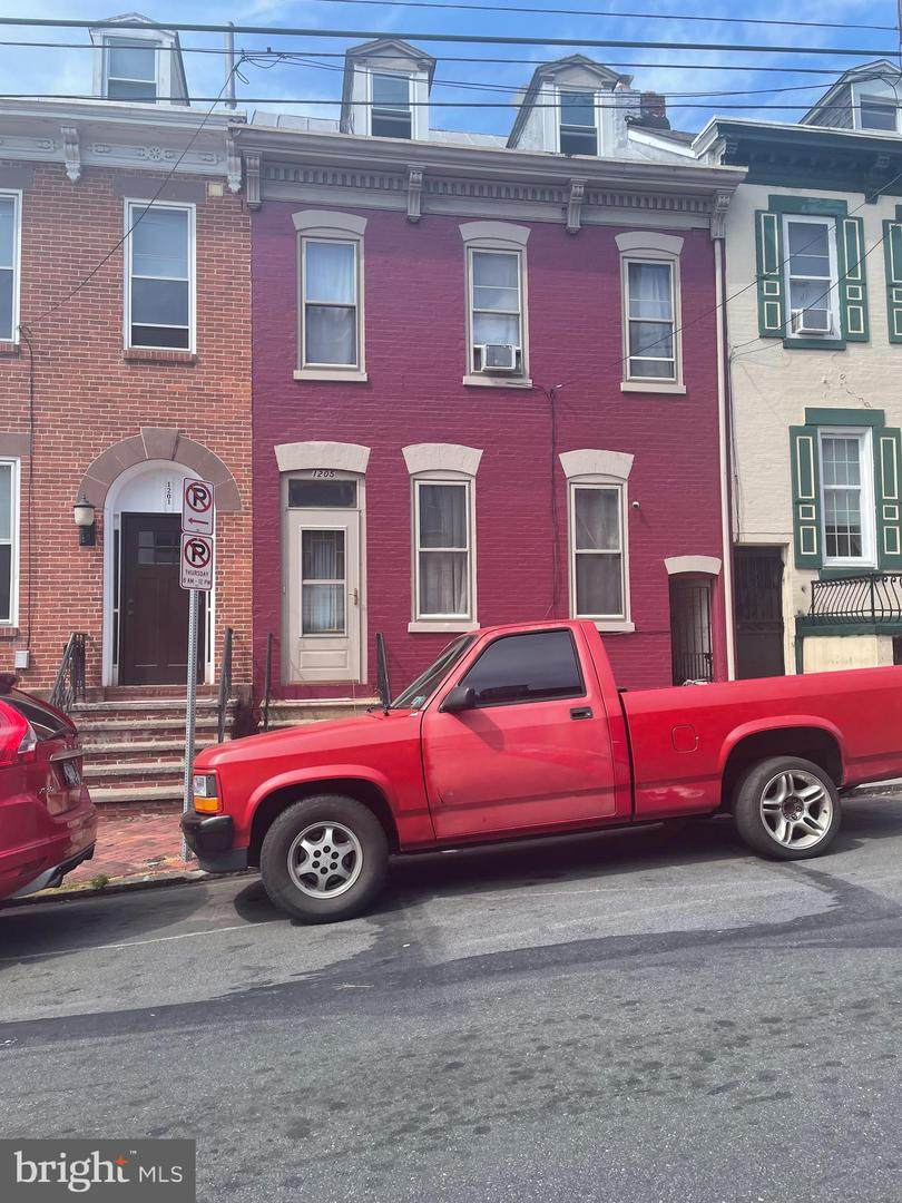 1205 Chestnut Street - Photo 1