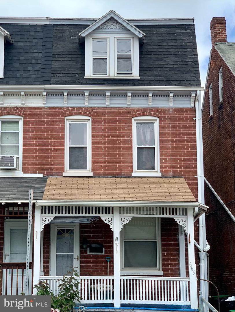 665 Smith Street - Photo 1