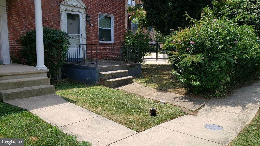 1015 42ND Street - Photo 1