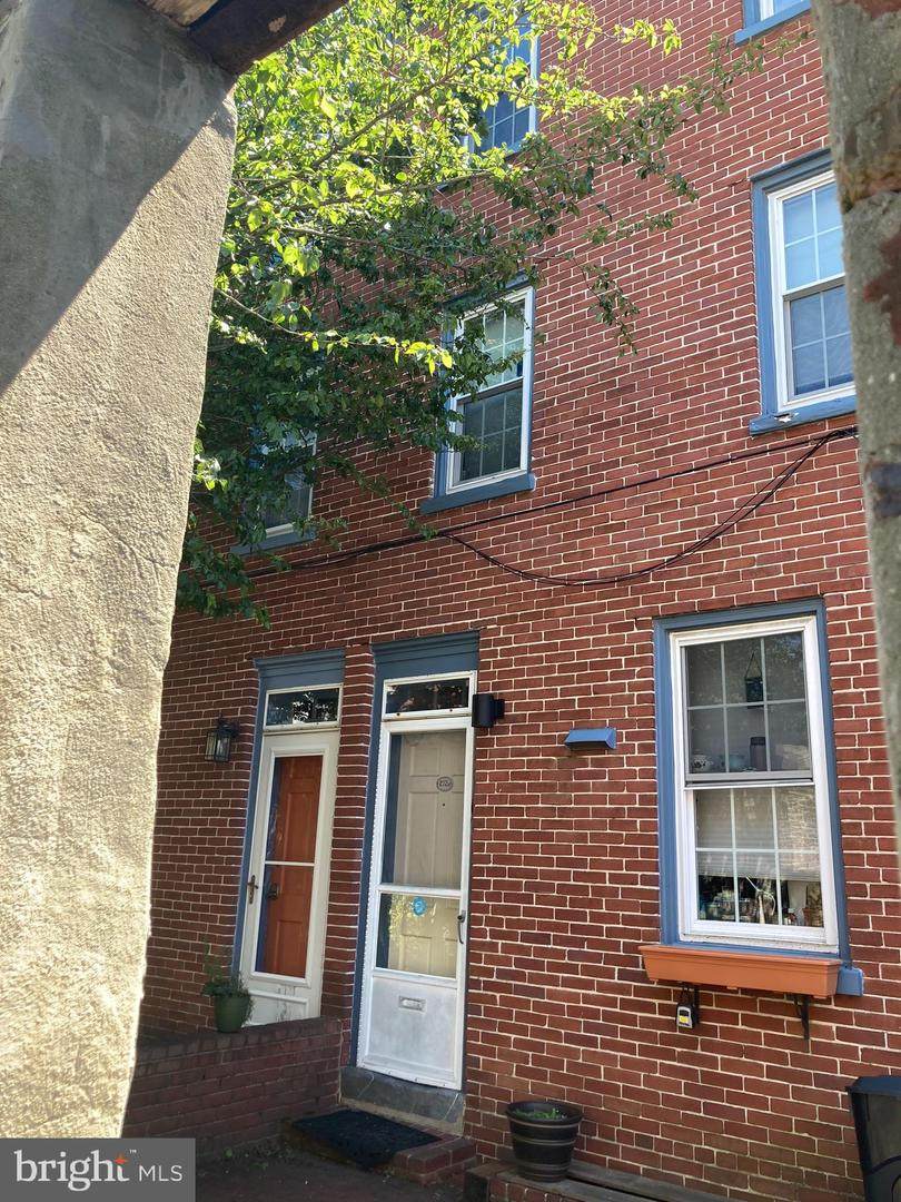 212 Carpenter Street - Photo 1