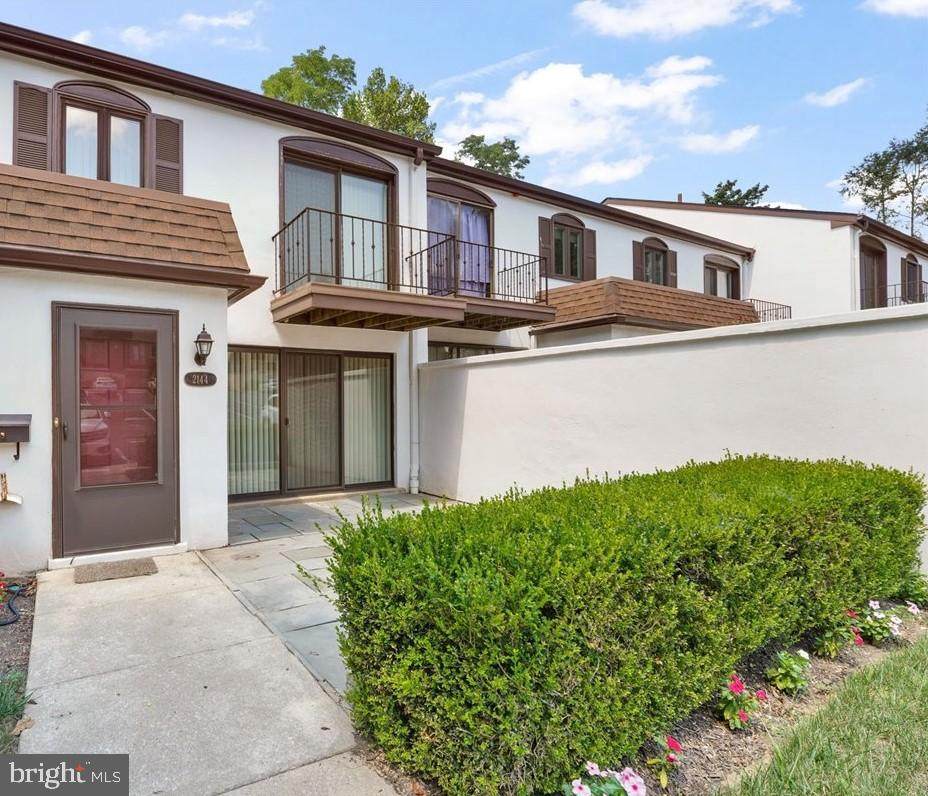 2144 Bryn Mawr Place - Photo 1