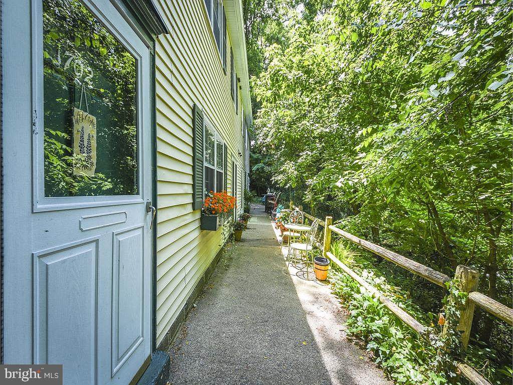 1702 Yardley Commons - Photo 1