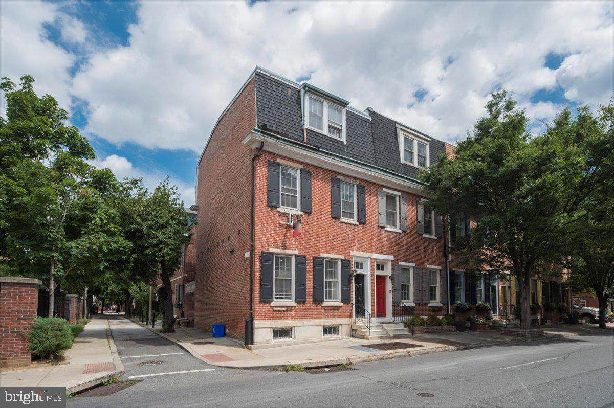 1119 Lombard Street - Photo 1