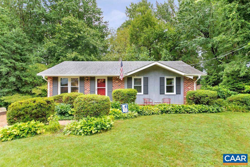 114 Commonwealth Cir - Photo 1