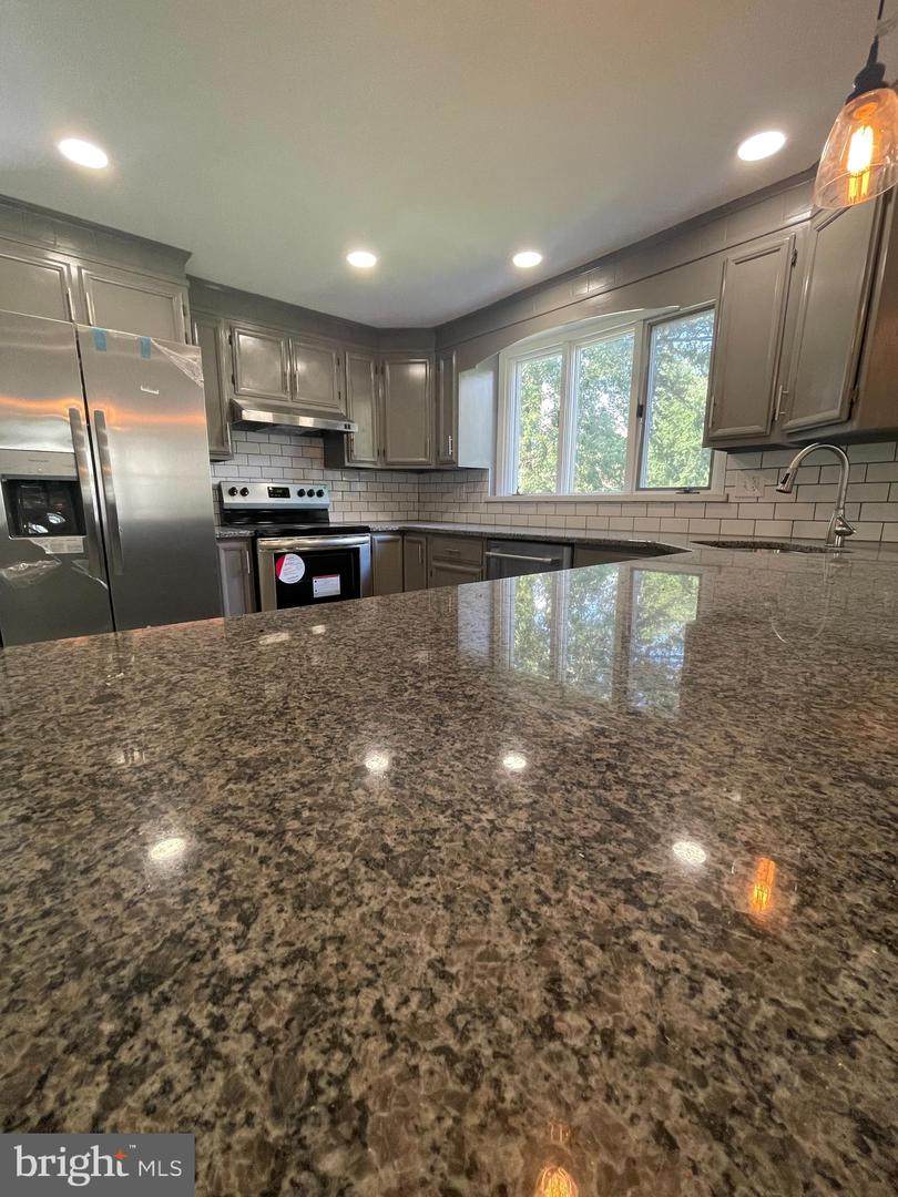 1842 Cherry Street - Photo 1