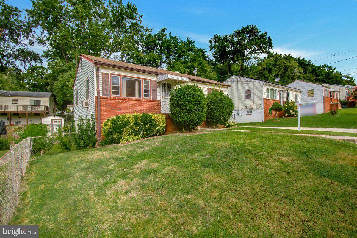 3814 Thornwood Road - Photo 1