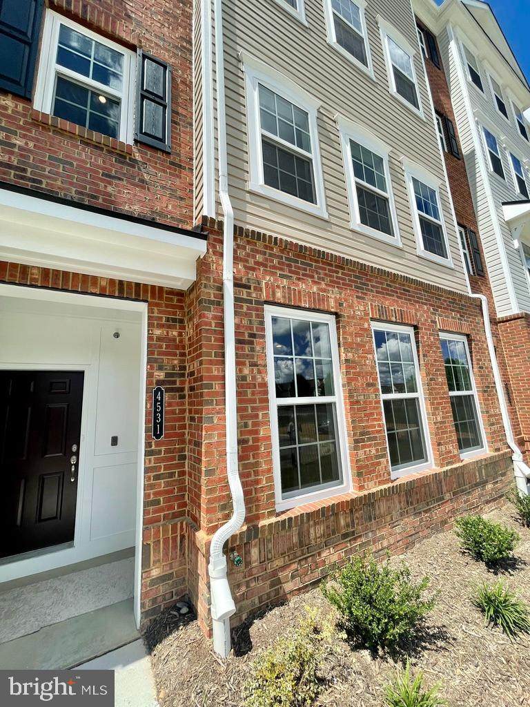 4531 Reaney Ln - Photo 1