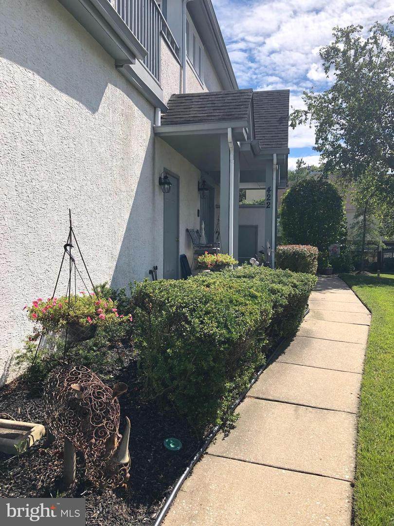 422 Chanticleer Drive - Photo 1