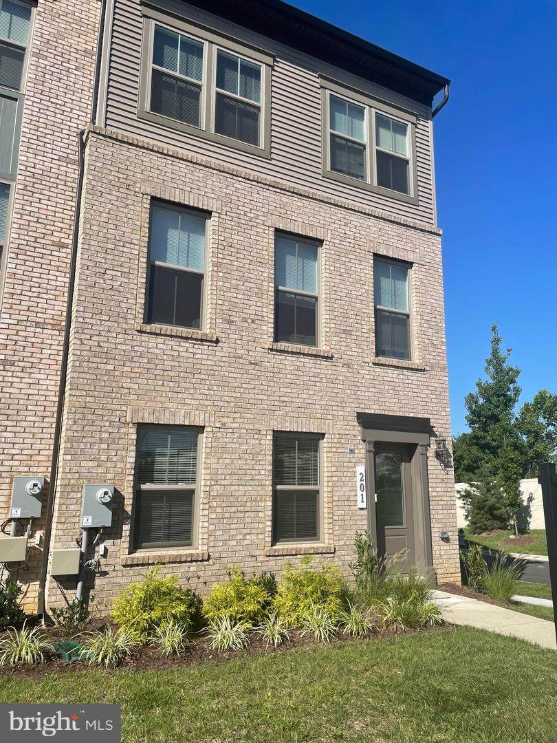 201 Albany Place - Photo 1
