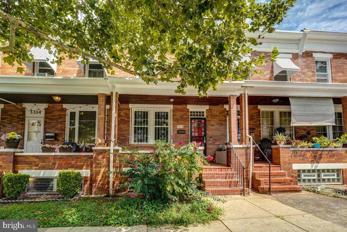 3316 Kenyon Avenue - Photo 1