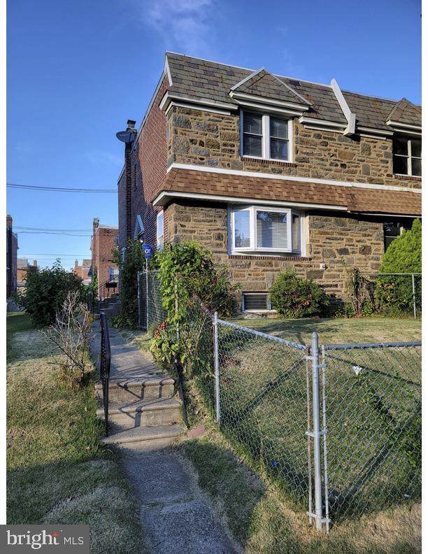 1205 Devereaux Avenue - Photo 1