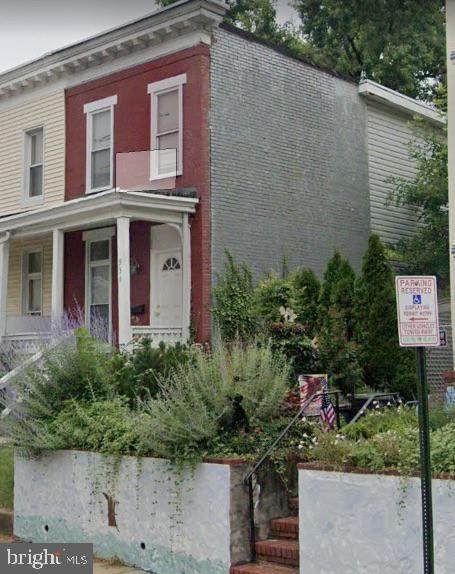 936 Montpelier Street - Photo 1