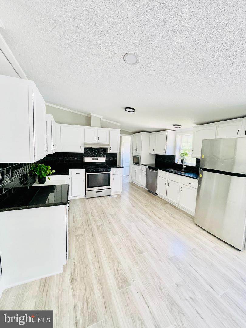 710 Ridgewood - Photo 1