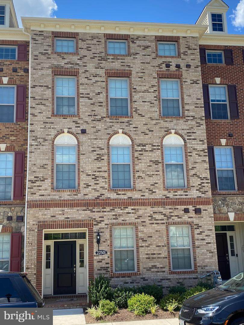 22501 Naugatuck Square - Photo 1