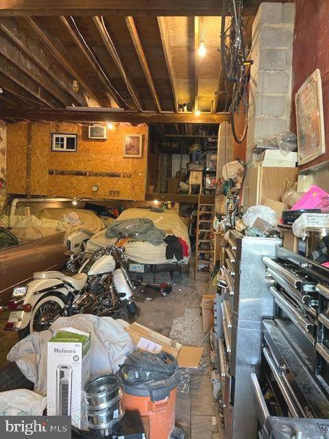 734 Daly Street - Photo 1