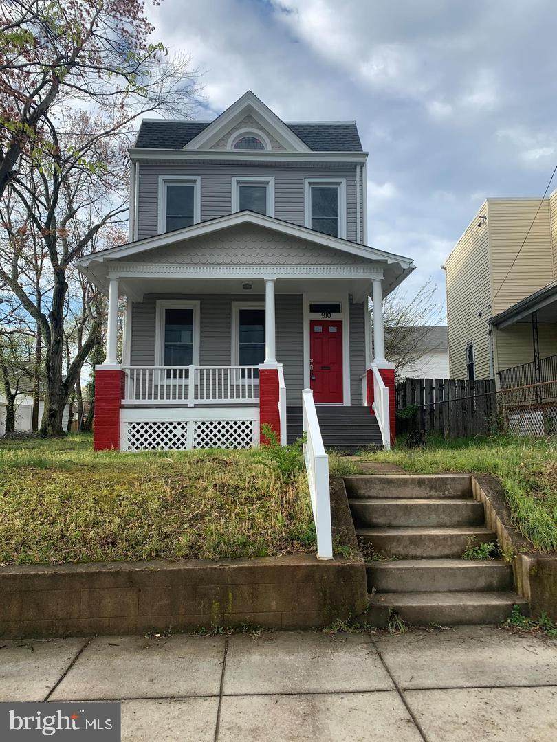 910 Savannah Street - Photo 1