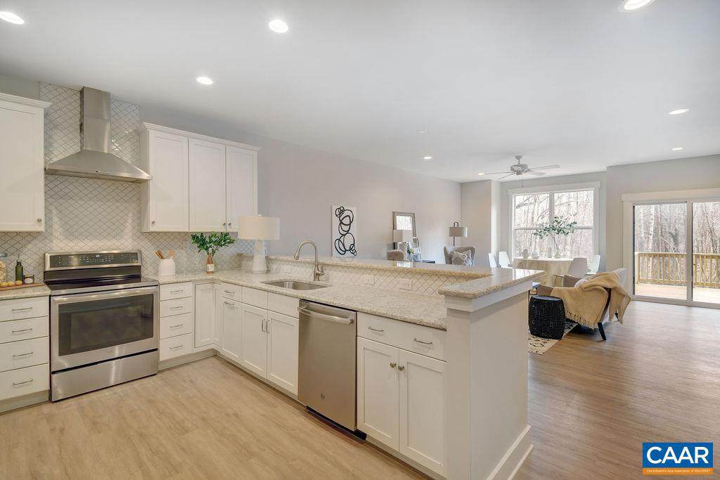104 Blithe Ct - Photo 1