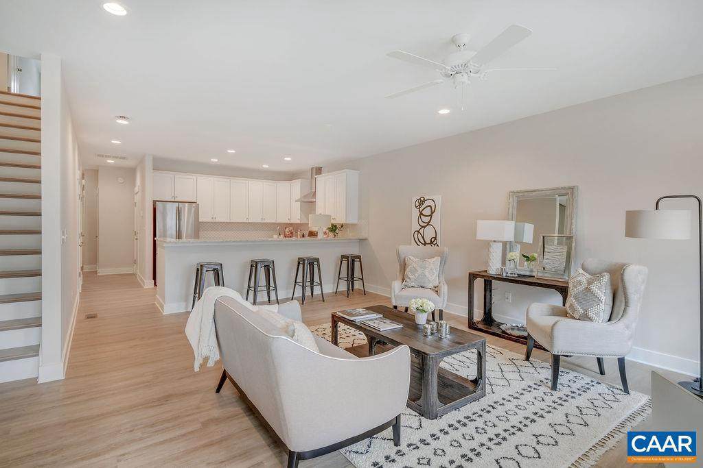 102 Blithe Ct - Photo 1