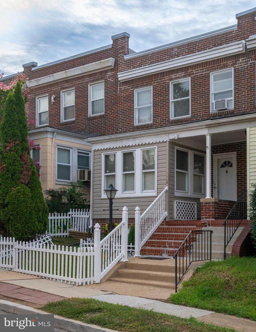 1109 Weldon Avenue - Photo 1