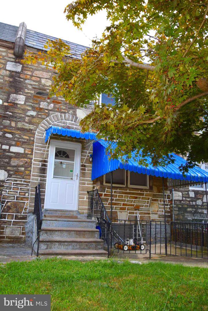 2116 Fanshawe Street - Photo 1