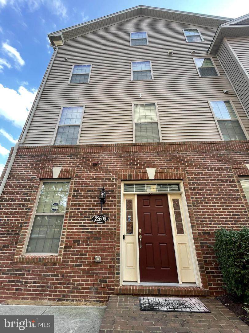 22609 Norwalk Square - Photo 1